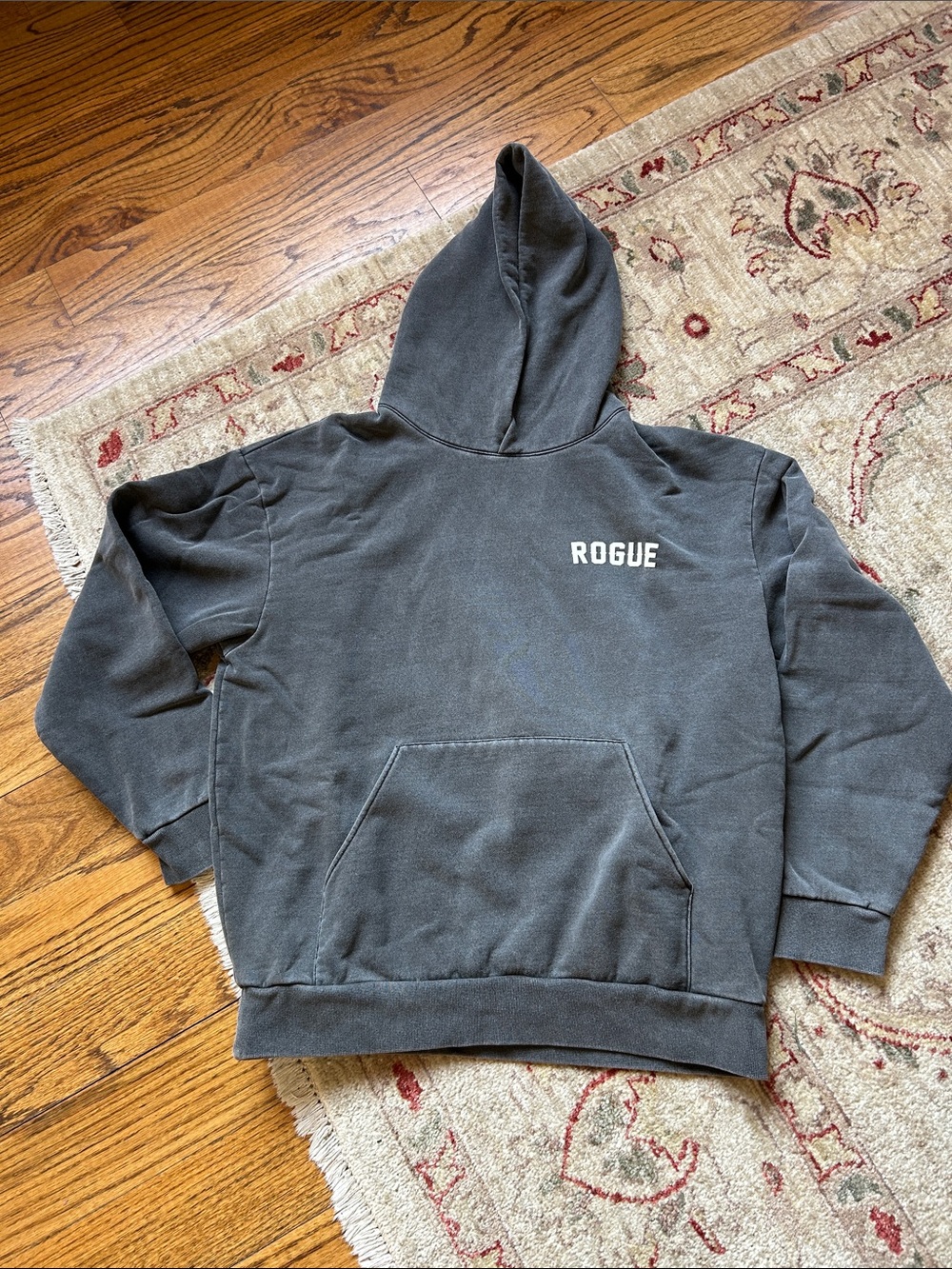 Rogue Men’s Hooded Sweatshirt EUC
